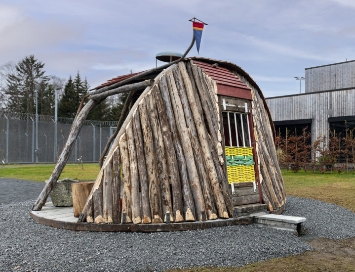 Flukthus / Báhtarangoahti, Vuogas – ved Joar Nango og Eystein Talleraas. Fotograf: Thomas Tveter